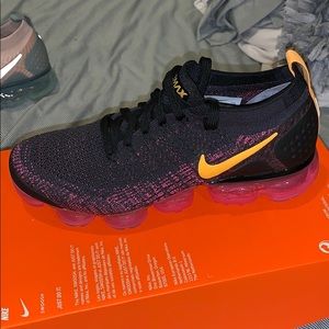 Selling these Nike VaporMax size 8.5